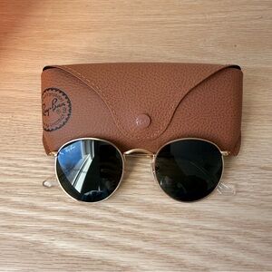 Ray-Ban The Round Sunglasses with Brown Case